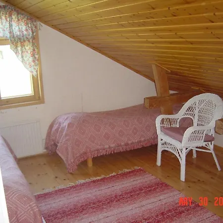 Hyvoelaen Talo Bed & Breakfast Ahtari
