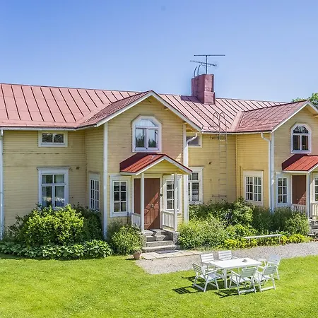 Hyvoelaen Talo Bed & Breakfast